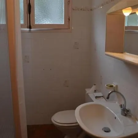 House 4 Personnes Noirmoutier : Maison De Vacances Pour 4 Personnes Dans Le Bois Des Eloux A L'epine. Casa de Férias *